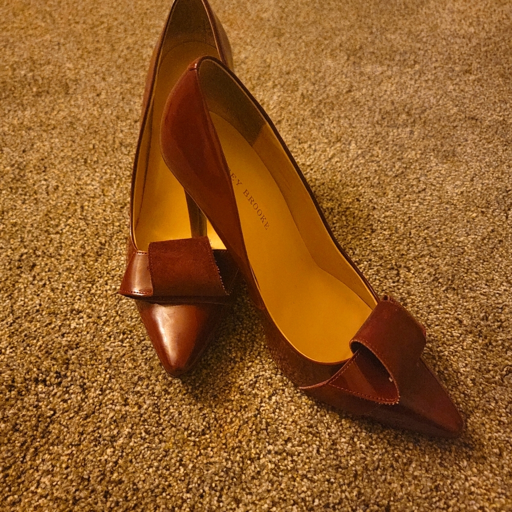 Pre owned Audrey Brooke burgundy Heels size 10 - Picture 2 of 9